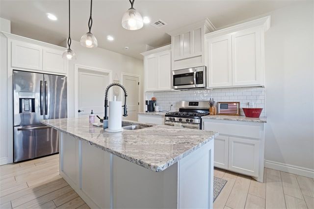 214 NW Sandstone Ave, Cache, OK 73527