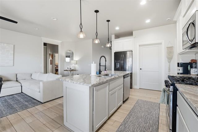 214 NW Sandstone Ave, Cache, OK 73527