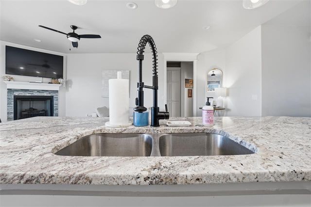 214 NW Sandstone Ave, Cache, OK 73527