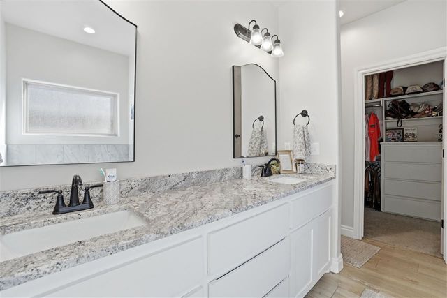 214 NW Sandstone Ave, Cache, OK 73527