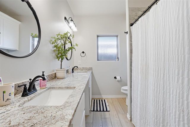 214 NW Sandstone Ave, Cache, OK 73527