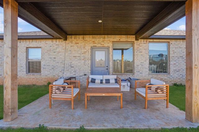 214 NW Sandstone Ave, Cache, OK 73527