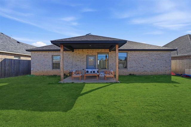 214 NW Sandstone Ave, Cache, OK 73527