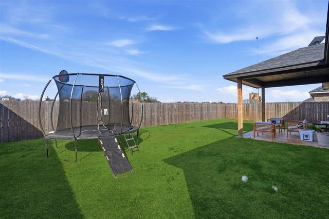 214 NW Sandstone Ave, Cache, OK 73527