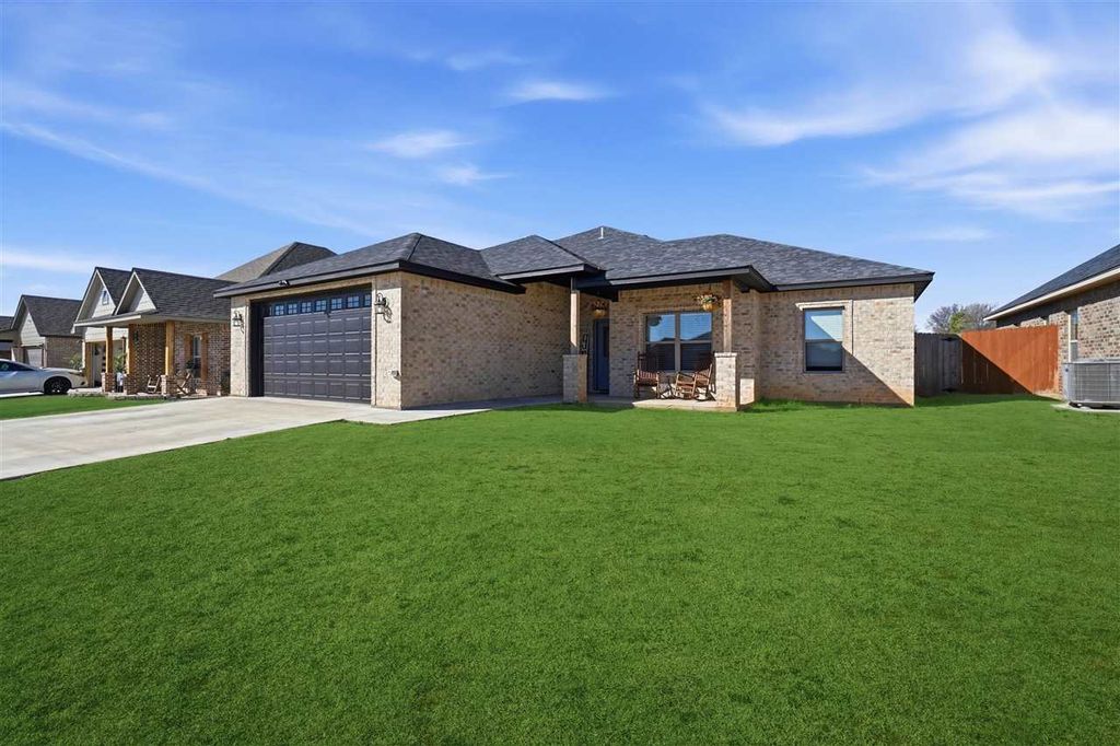 214 NW Sandstone Ave, Cache, OK 73527