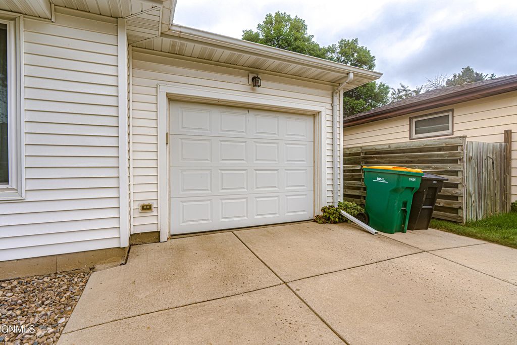 2034 Saint Benedict Drive, Bismarck, ND 58501 photo 2