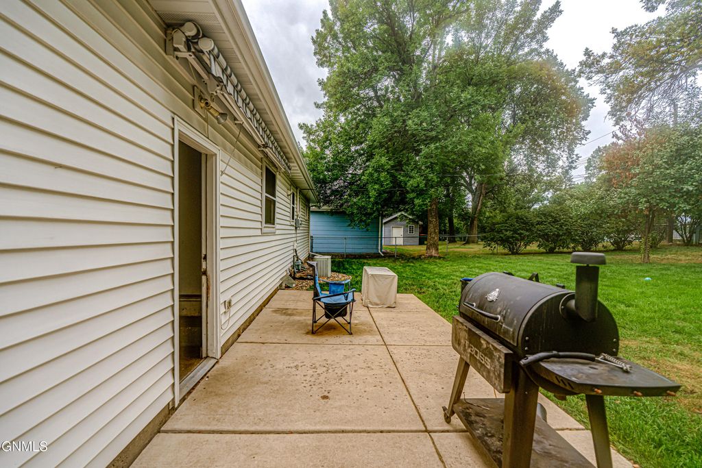 2034 Saint Benedict Drive, Bismarck, ND 58501 photo 4