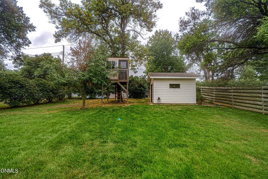 2034 Saint Benedict Drive, Bismarck, ND 58501 photo 5