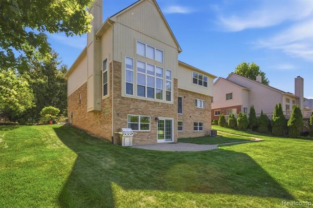 16565 Sherwood Lane, Northville, MI 48168