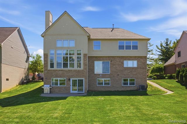 16565 Sherwood Lane, Northville, MI 48168