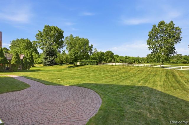 16565 Sherwood Lane, Northville, MI 48168