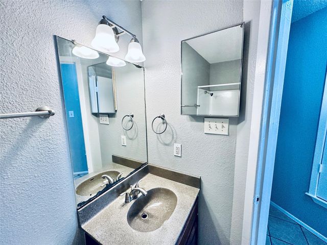 5305 Woodland Oaks CT, Austin, TX 78744