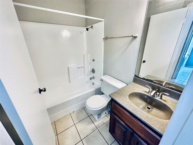 5305 Woodland Oaks CT, Austin, TX 78744