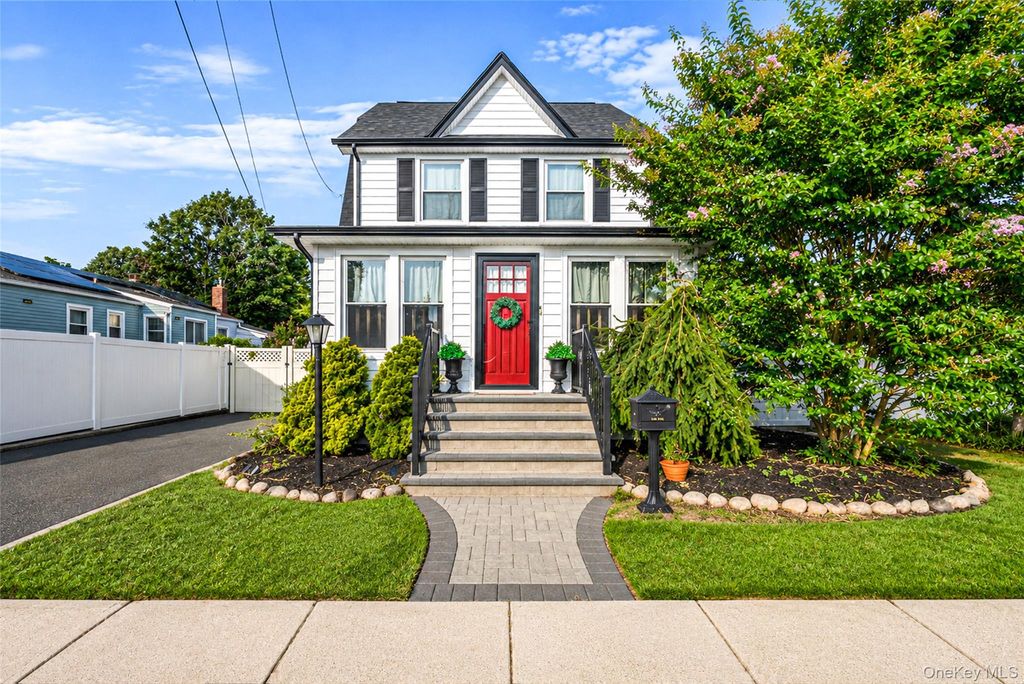 750 Howard Avenue, Copiague, NY 11726 — photo 2