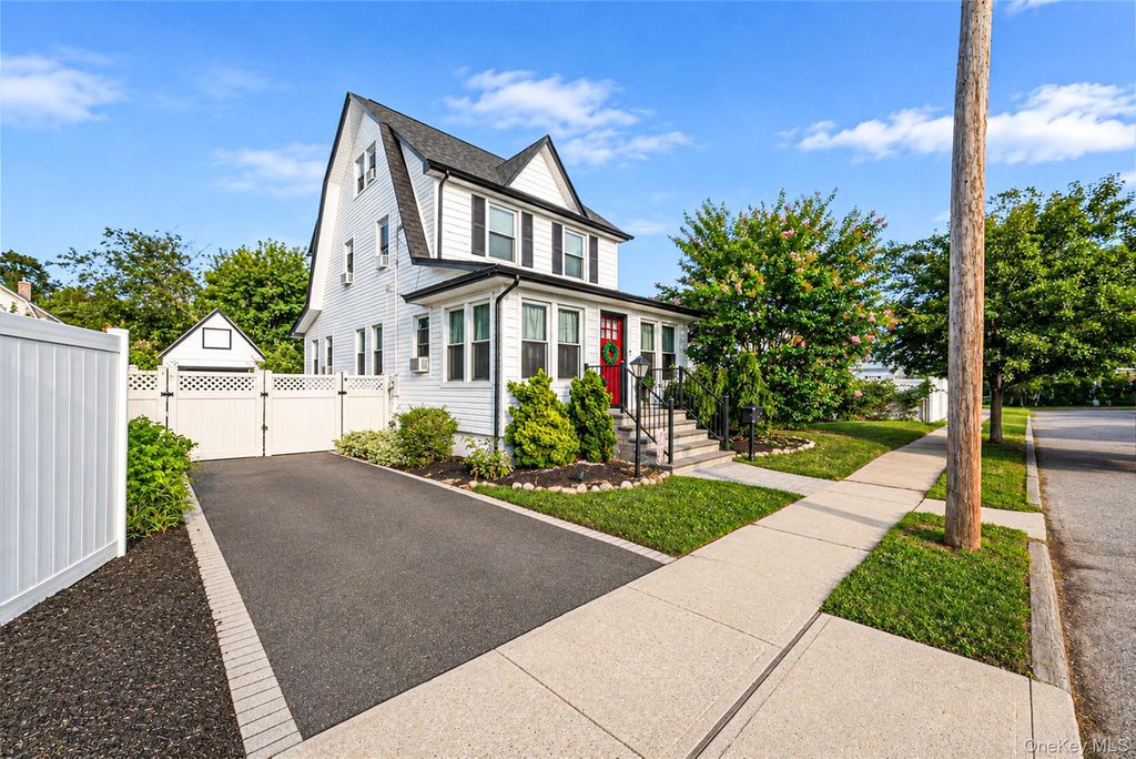 750 Howard Avenue, Copiague, NY 11726 — photo 3
