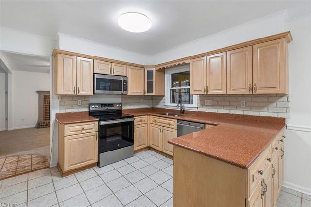 2221 Wolfsnare RD, Virginia Beach, VA 23454