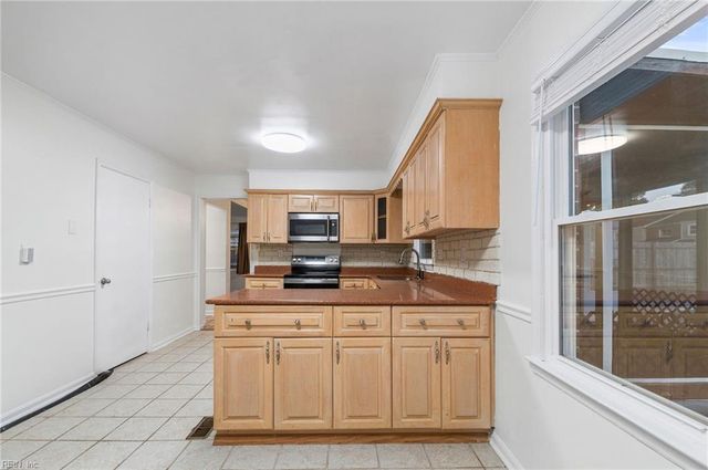 2221 Wolfsnare RD, Virginia Beach, VA 23454