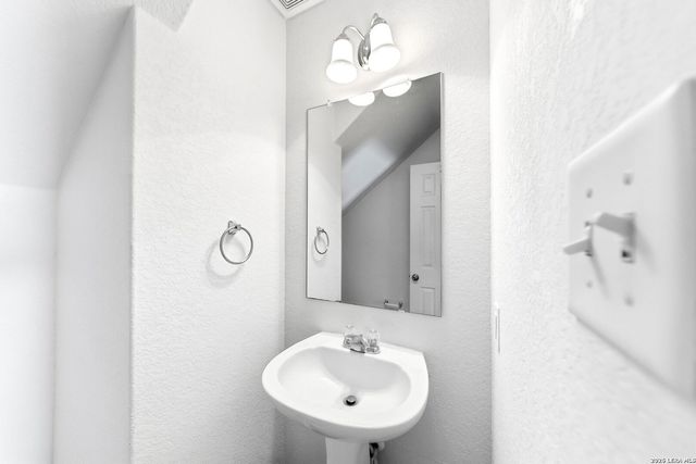 7602 Saratoga, Selma, TX 78154