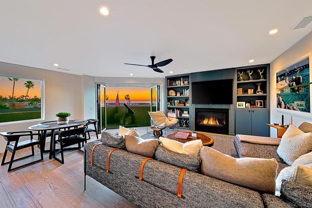 231 Bonair, La Jolla, CA 92037