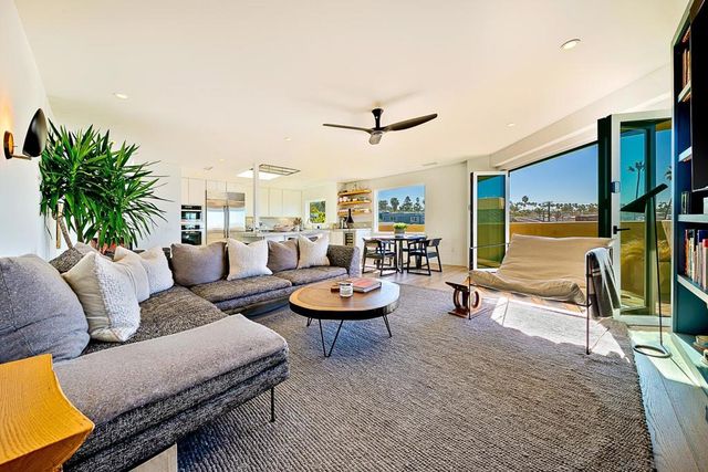 231 Bonair, La Jolla, CA 92037