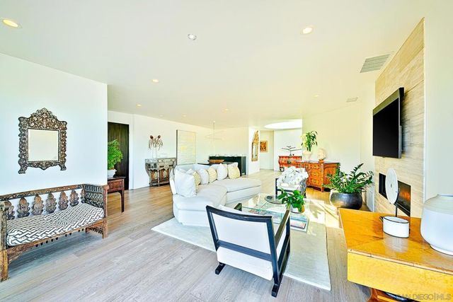 231 Bonair, La Jolla, CA 92037