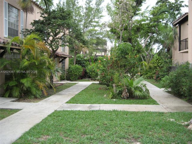 10806 N Kendall Drive P26, Miami, FL 33176