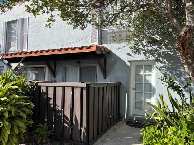 10806 N Kendall Drive P26, Miami, FL 33176
