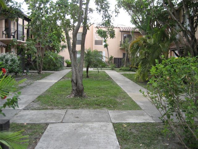 10806 N Kendall Drive P26, Miami, FL 33176