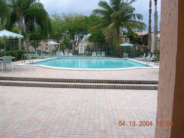 10806 N Kendall Drive P26, Miami, FL 33176