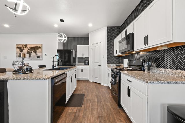 405 W Andover LN, Uhland, TX 78640