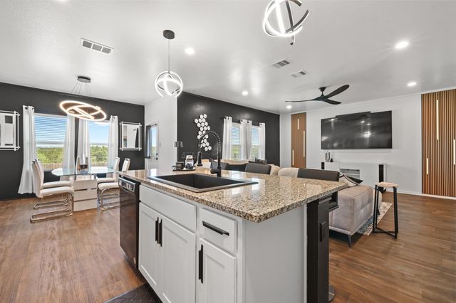 405 W Andover LN, Uhland, TX 78640