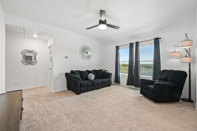 405 W Andover LN, Uhland, TX 78640