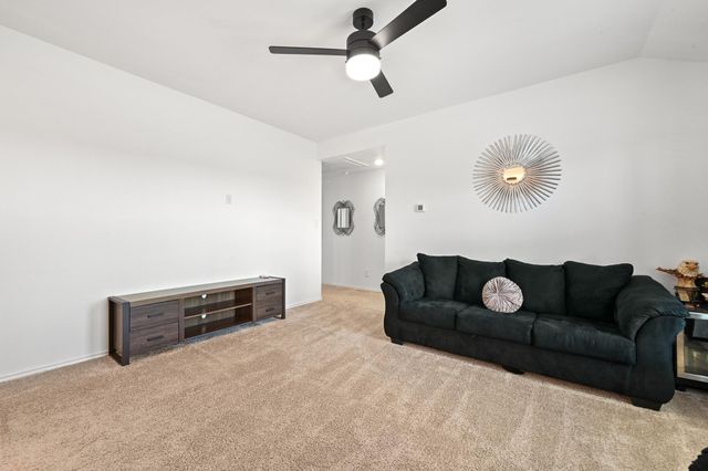 405 W Andover LN, Uhland, TX 78640