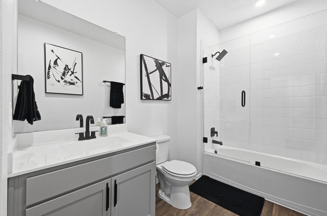 405 W Andover LN, Uhland, TX 78640
