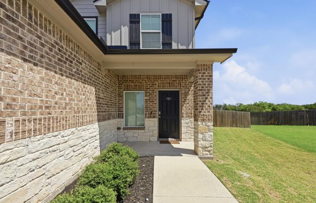 405 W Andover LN, Uhland, TX 78640