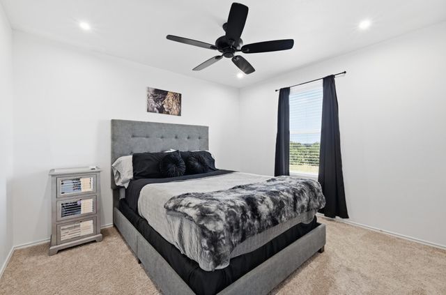 405 W Andover LN, Uhland, TX 78640