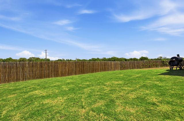 405 W Andover LN, Uhland, TX 78640