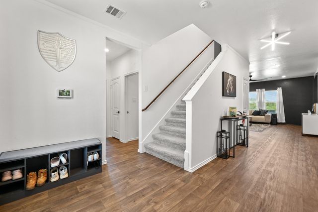 405 W Andover LN, Uhland, TX 78640