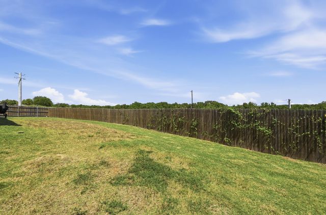 405 W Andover LN, Uhland, TX 78640