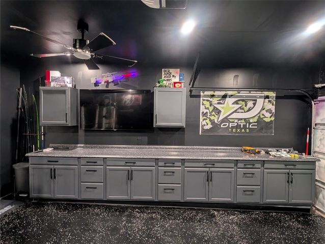 405 W Andover LN, Uhland, TX 78640