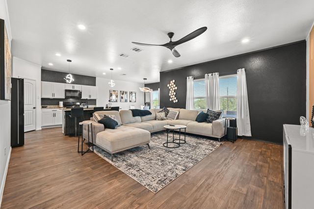 405 W Andover LN, Uhland, TX 78640