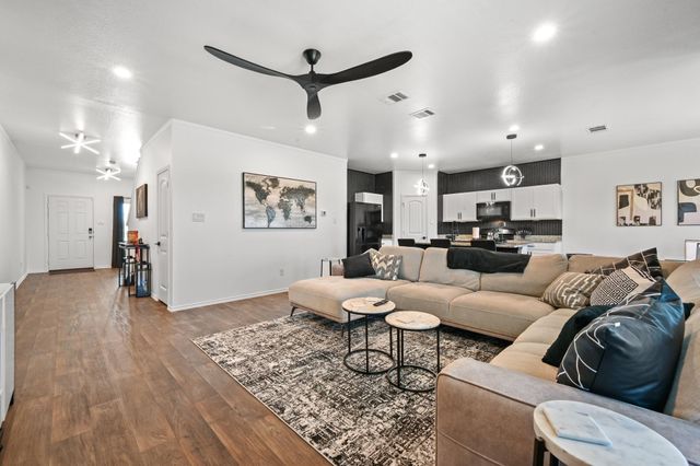 405 W Andover LN, Uhland, TX 78640