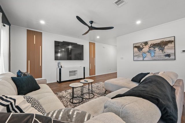 405 W Andover LN, Uhland, TX 78640