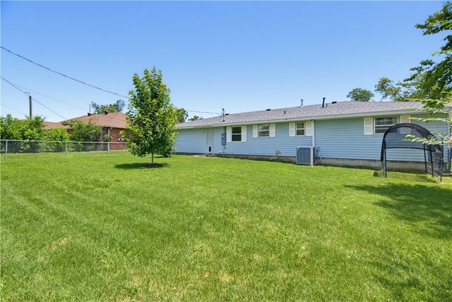920 N 11th Street, Rogers, AR 72756