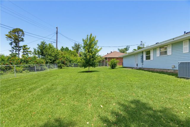 920 N 11th Street, Rogers, AR 72756
