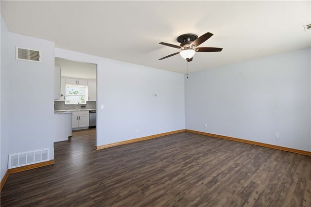 920 N 11th Street, Rogers, AR 72756