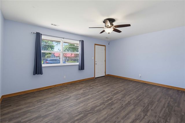 920 N 11th Street, Rogers, AR 72756