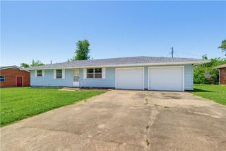 920 N 11th Street, Rogers, AR 72756