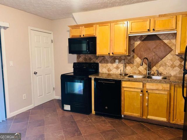 140 Summerwood Drive 140, Fairburn, GA 30213