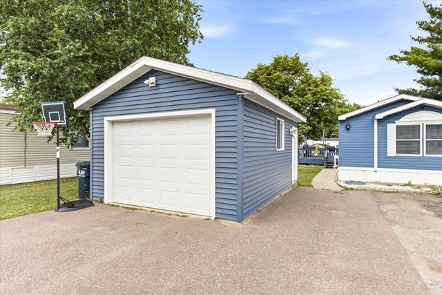 109 Deer Path, Baraboo, WI 53913